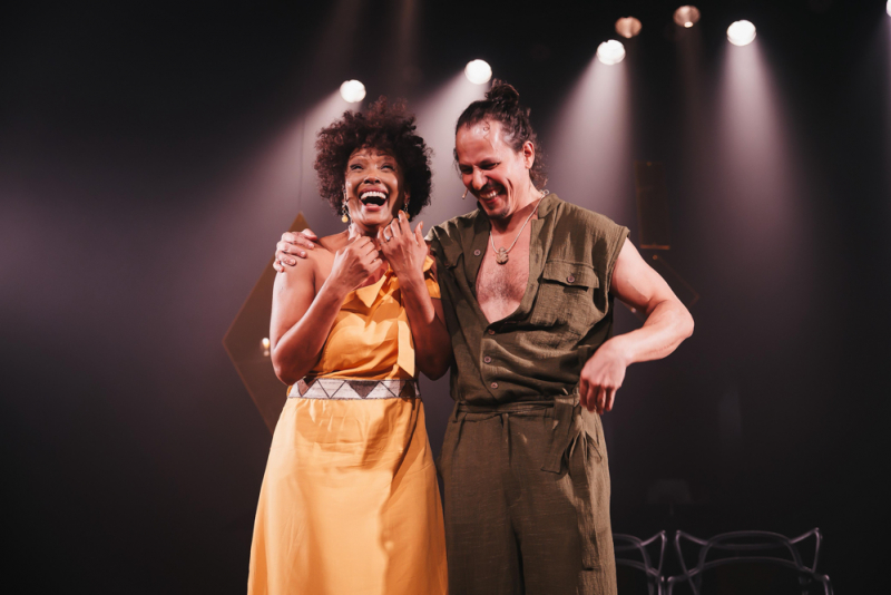 Isabel Fillardis estreia espetáculo “O Começo do Fim” no Rio e é surpreendida com pedido de casamento