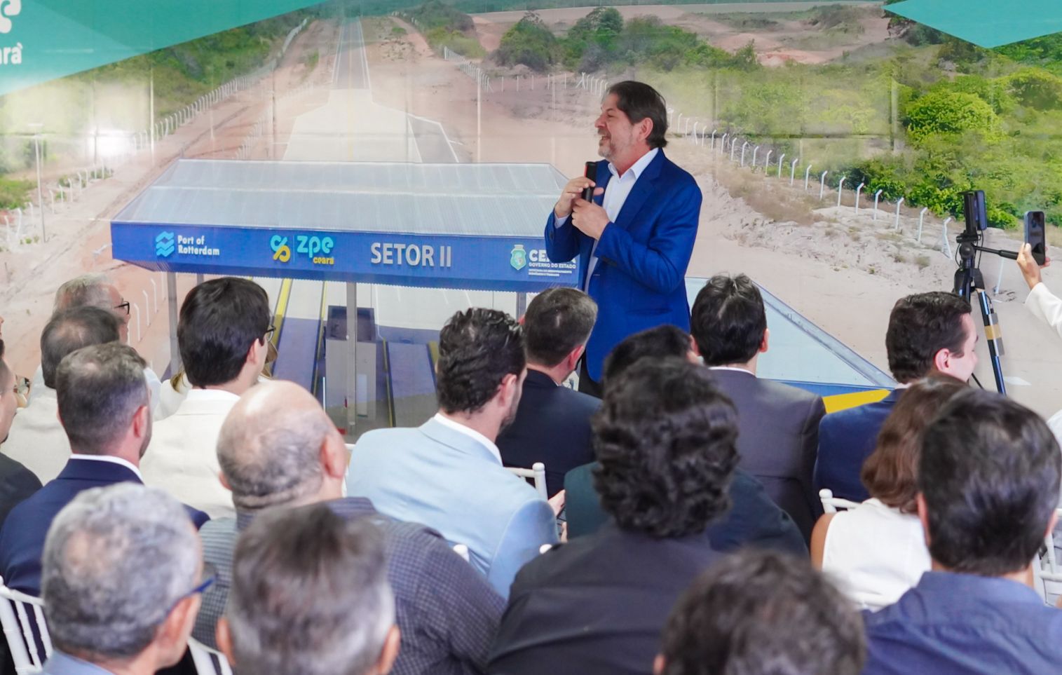 Cid Gomes faz leitura estrutural da economia do Ceará durante agenda na ZPE