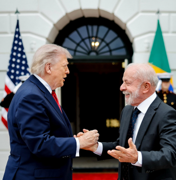 Encontro entre Lula e Trump termina com sinalizações positivas dos dois governos