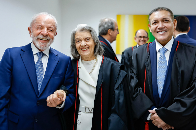 Bastidores de Brasília - Posse de Nunes Marques no TSE reúne Lula, Michelle Bolsonaro e lideranças de diferentes correntes políticas