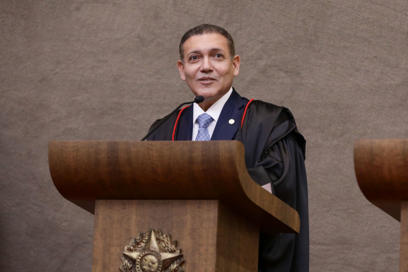 Posse de Nunes Marques no TSE reúne Lula, Michelle Bolsonaro e lideranças de diferentes correntes políticas