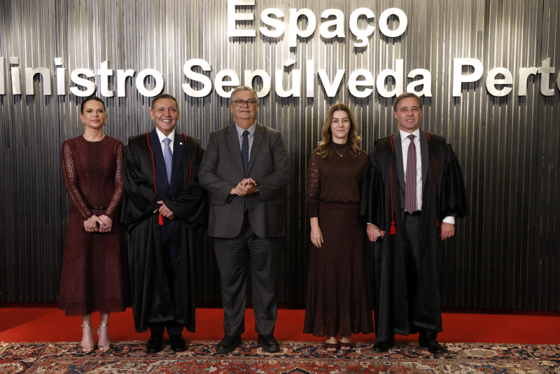 Bastidores de Brasília - Posse de Nunes Marques no TSE reúne Lula, Michelle Bolsonaro e lideranças de diferentes correntes políticas