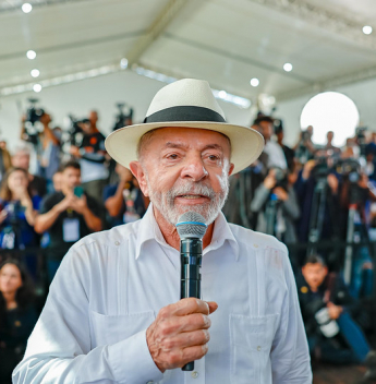 Lula inicia radioterapia preventiva e mantém agenda oficial no Planalto