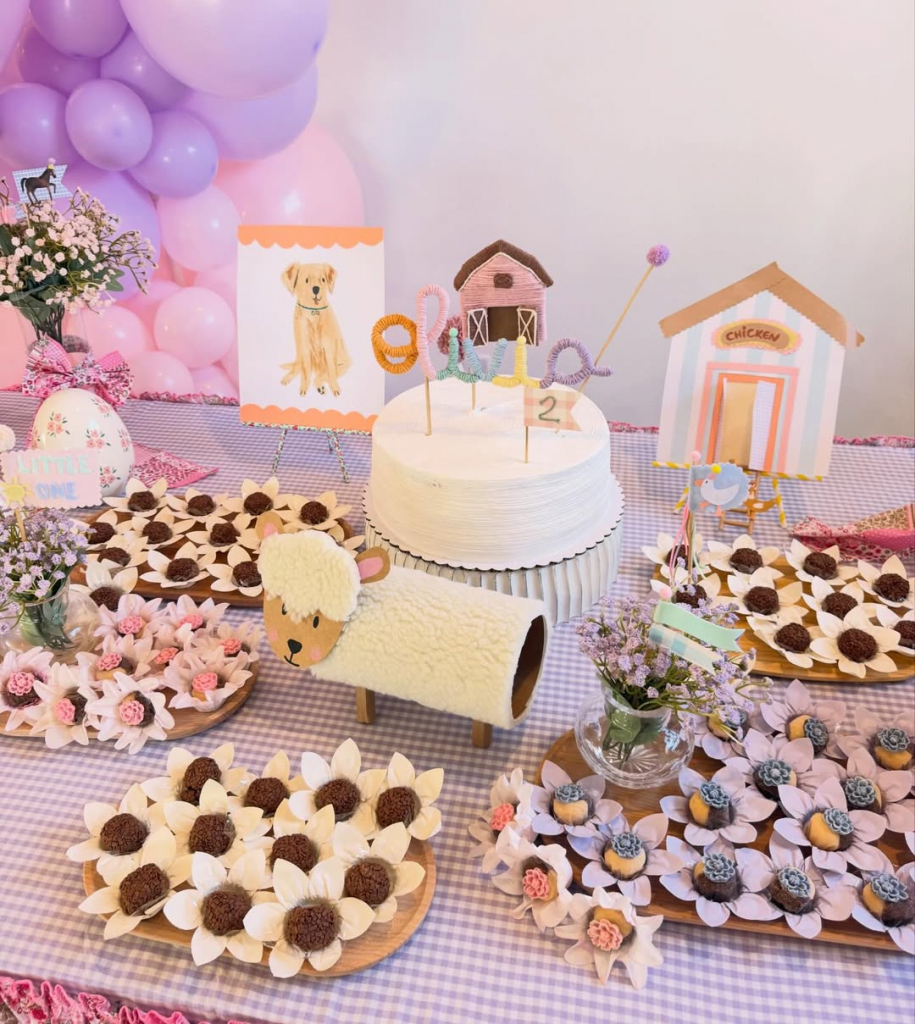 A Sua Festinha Foi Preparada Com Muito, Muito Amor. Uma Festa Que Envolveu Toda A Família Em Cad (2)