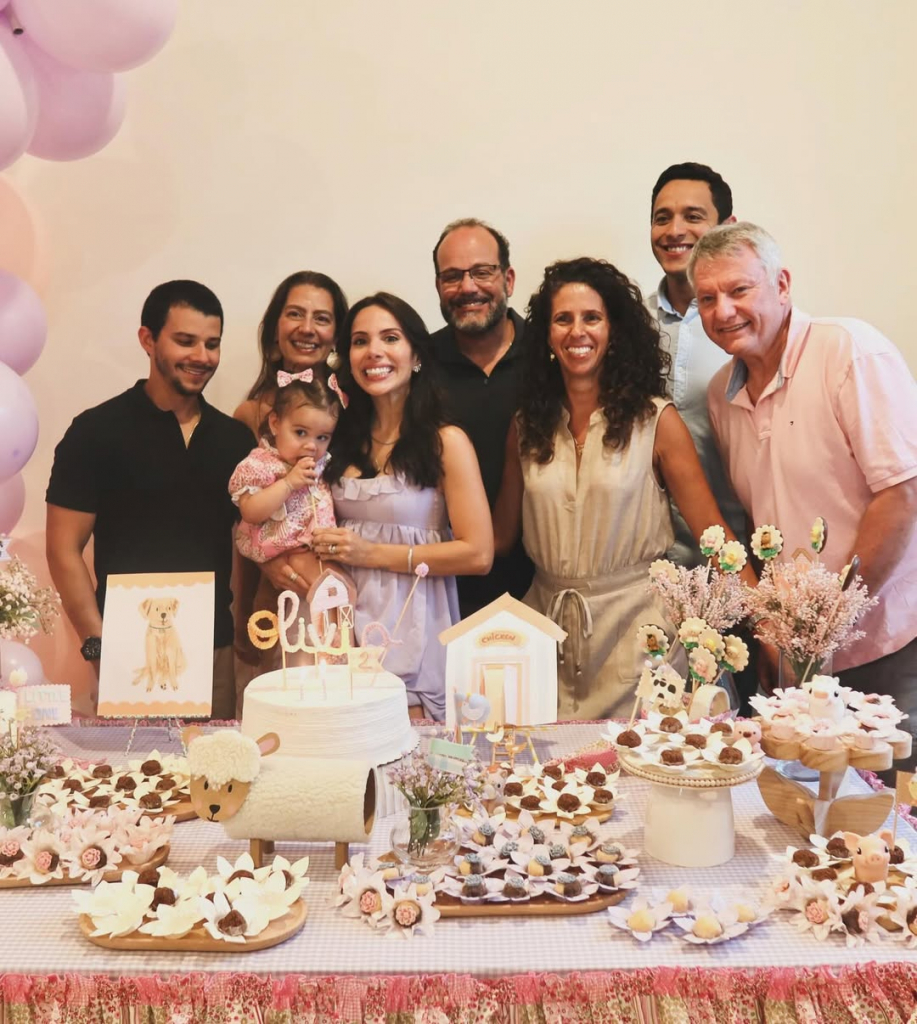 A Sua Festinha Foi Preparada Com Muito, Muito Amor. Uma Festa Que Envolveu Toda A Família Em Cad (8)