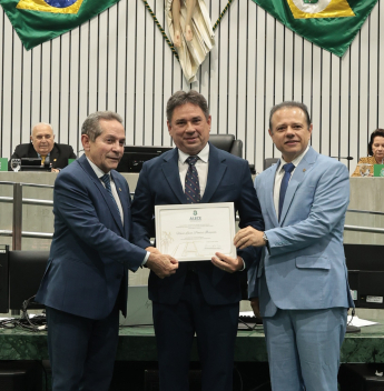Unimed Fortaleza recebe homenagem da Alece pelos 48 anos de atuação no Ceará
