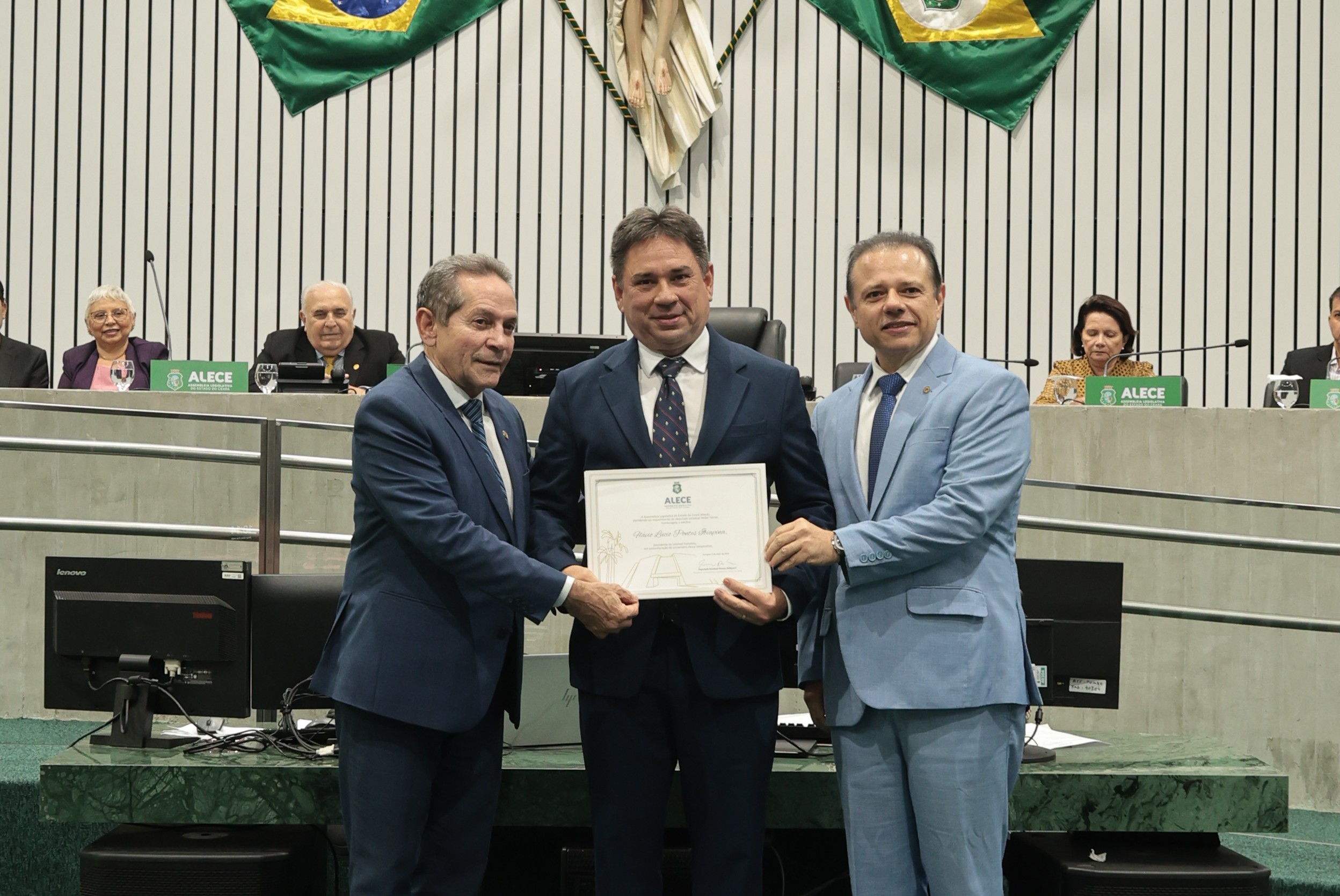 Unimed Fortaleza recebe homenagem da Alece pelos 48 anos de atuação no Ceará