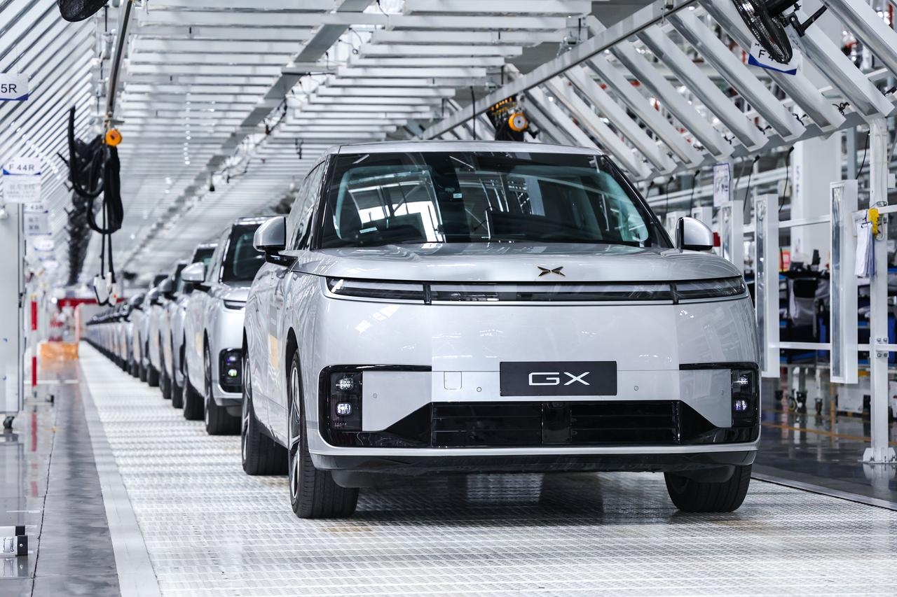 Montadora chinesa inicia produção em massa de táxis-robôs
