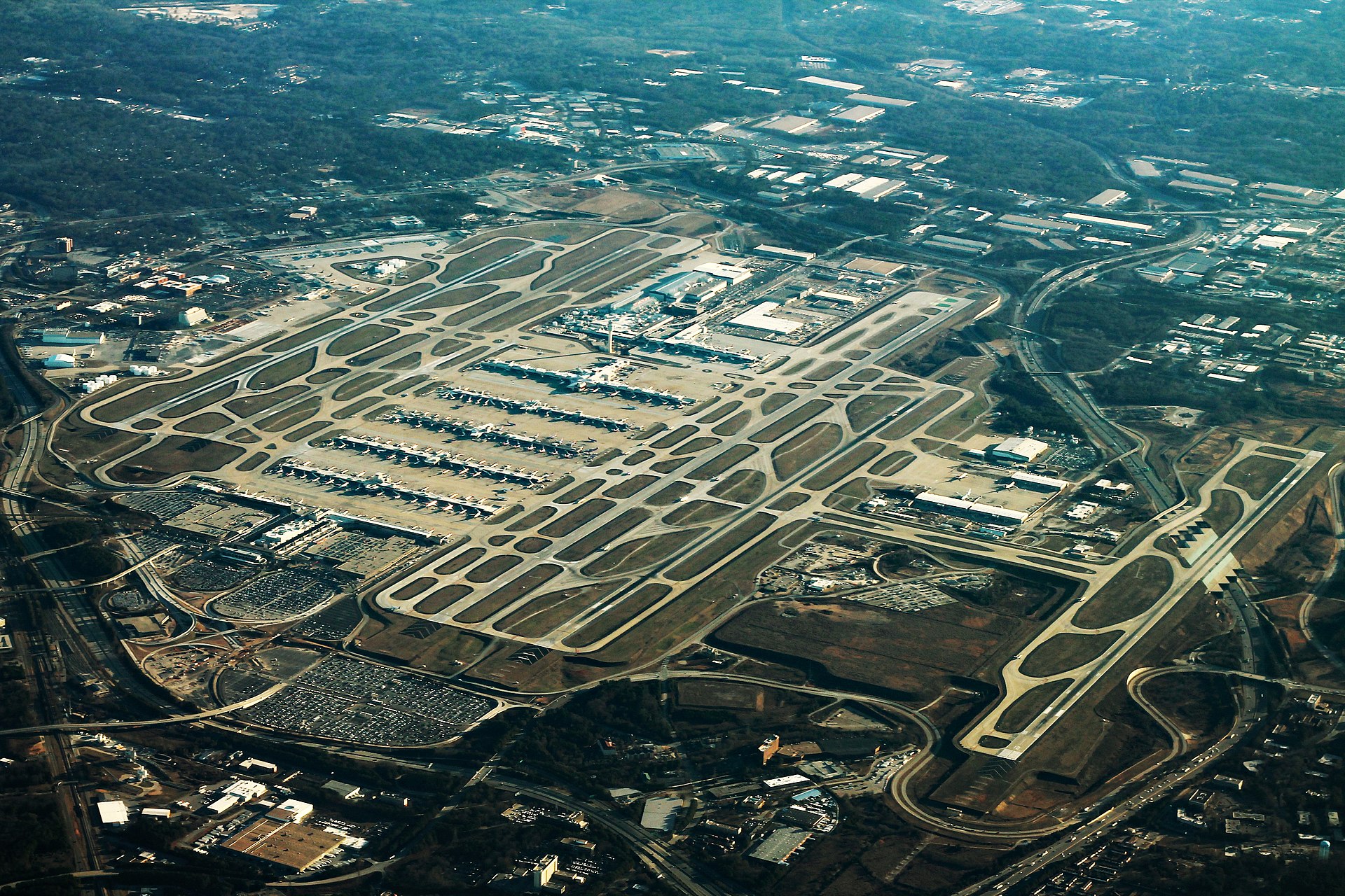 Os 10 aeroportos mais movimentados do mundo concentram 882 milhões de passageiros por ano