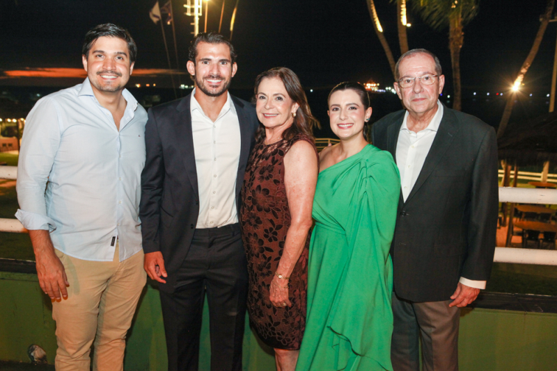 Encontro de gerações - Ênio Silveira e filho revisitam história na educação em noite de autógrafos no Iate Clube