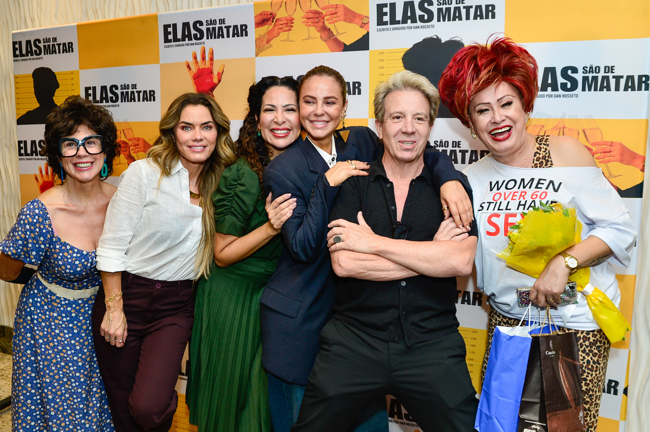 Paolla Oliveira homenageia elenco da comédia “Elas São de Matar” durante estreia em São Paulo