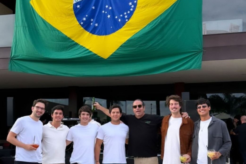 Márcio Salomão celebra aniversário em clima de Copa do Mundo ao lado de familiares e amigos em Brasília