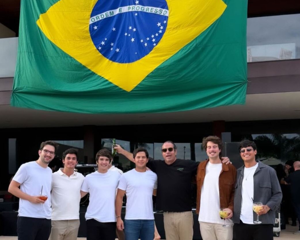 Márcio Salomão celebra aniversário em clima de Copa do Mundo ao lado de familiares e amigos em Brasília
