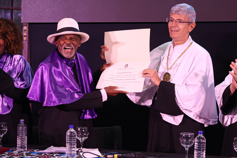 Antonio Pitanga é homenageado pela Universidade Federal do Rio de Janeiro com título de Doutor Honoris Causa