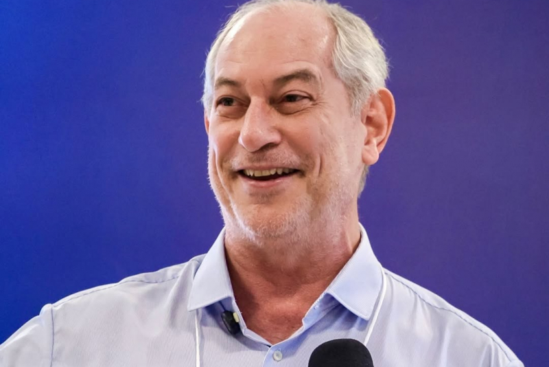 Ciro nega apoio a Flávio Bolsonaro e culpa governistas por associação com presidenciável do PL