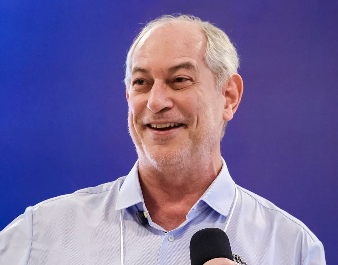 Ciro nega apoio a Flávio Bolsonaro e culpa governistas por associação com presidenciável do PL