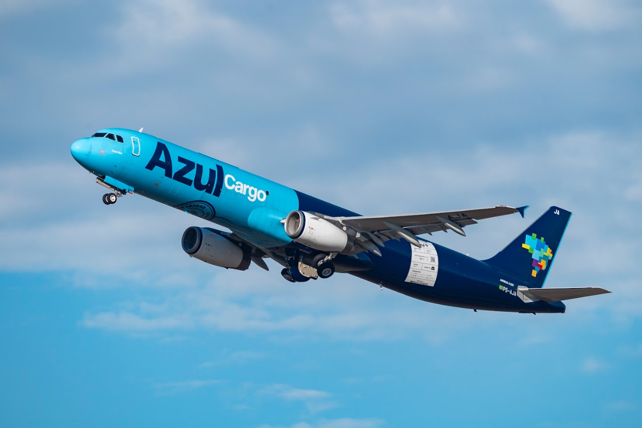 Azul quer triplicar frota cargueira com novos jatos Airbus A321