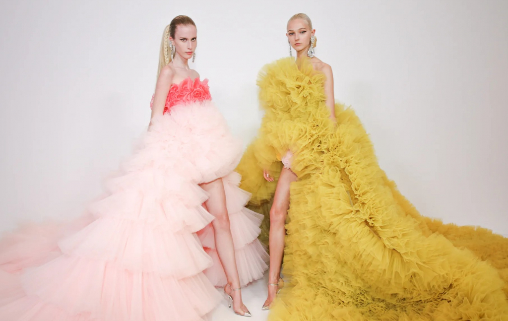 Backstage At Giambattista Valli Couture Fall22 Paris0017