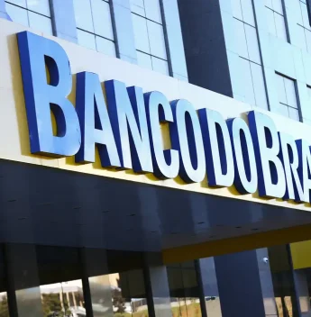 Lucro do Banco do Brasil cai 54% com avanço da crise no agro