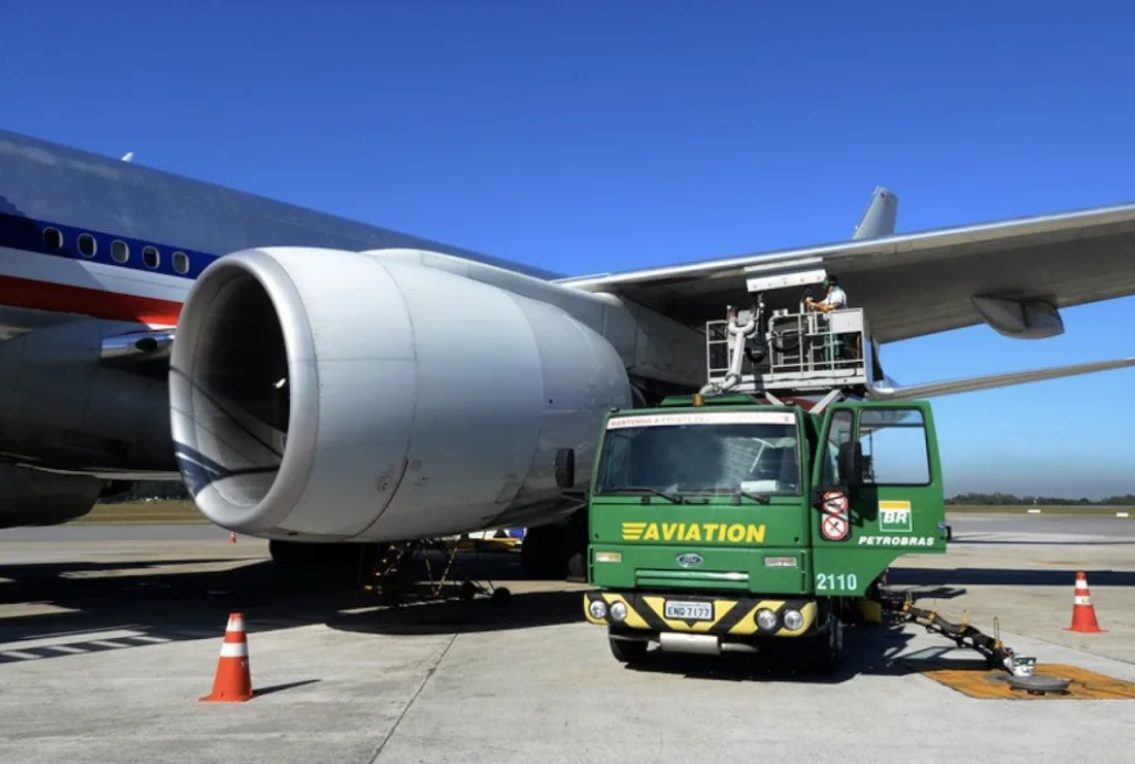 Alta de 18% no querosene de aviação em maio eleva pressão sobre custos das aéreas