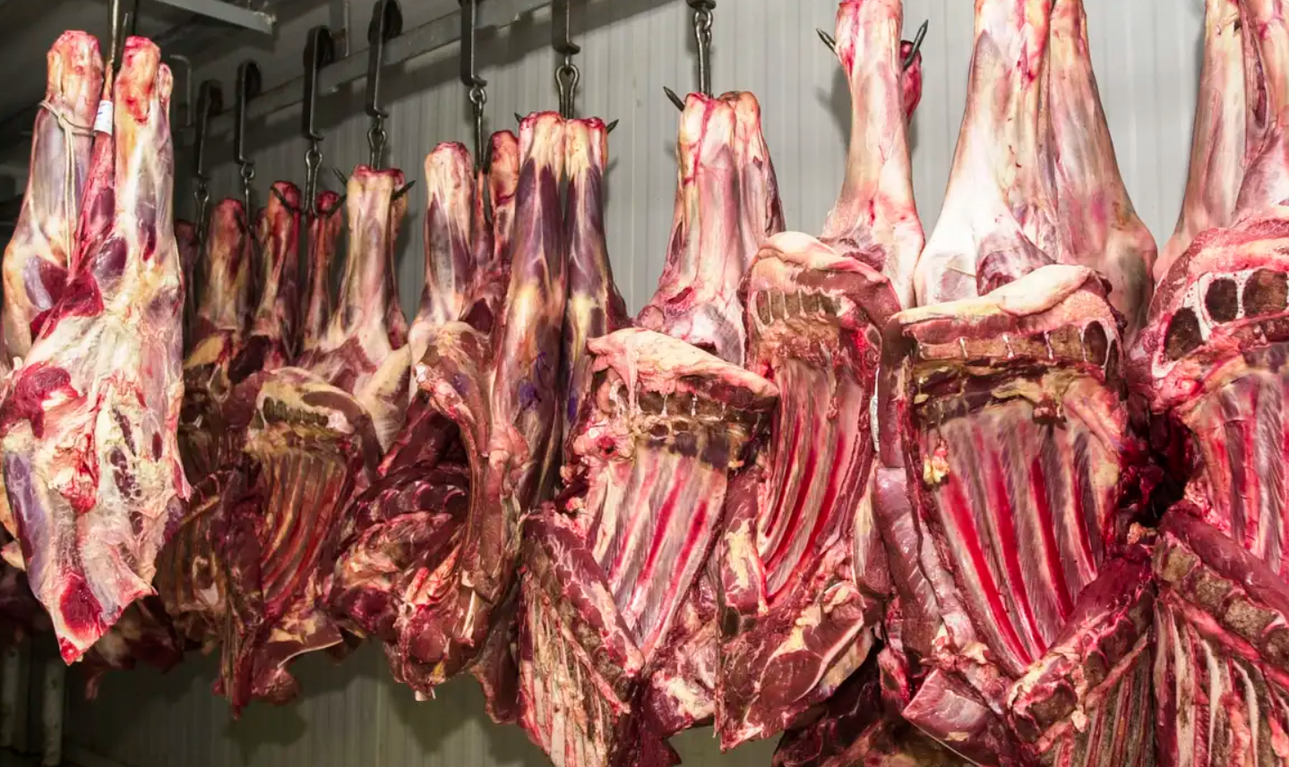 China interrompe compras de três frigoríficos brasileiros após detectar falhas sanitárias