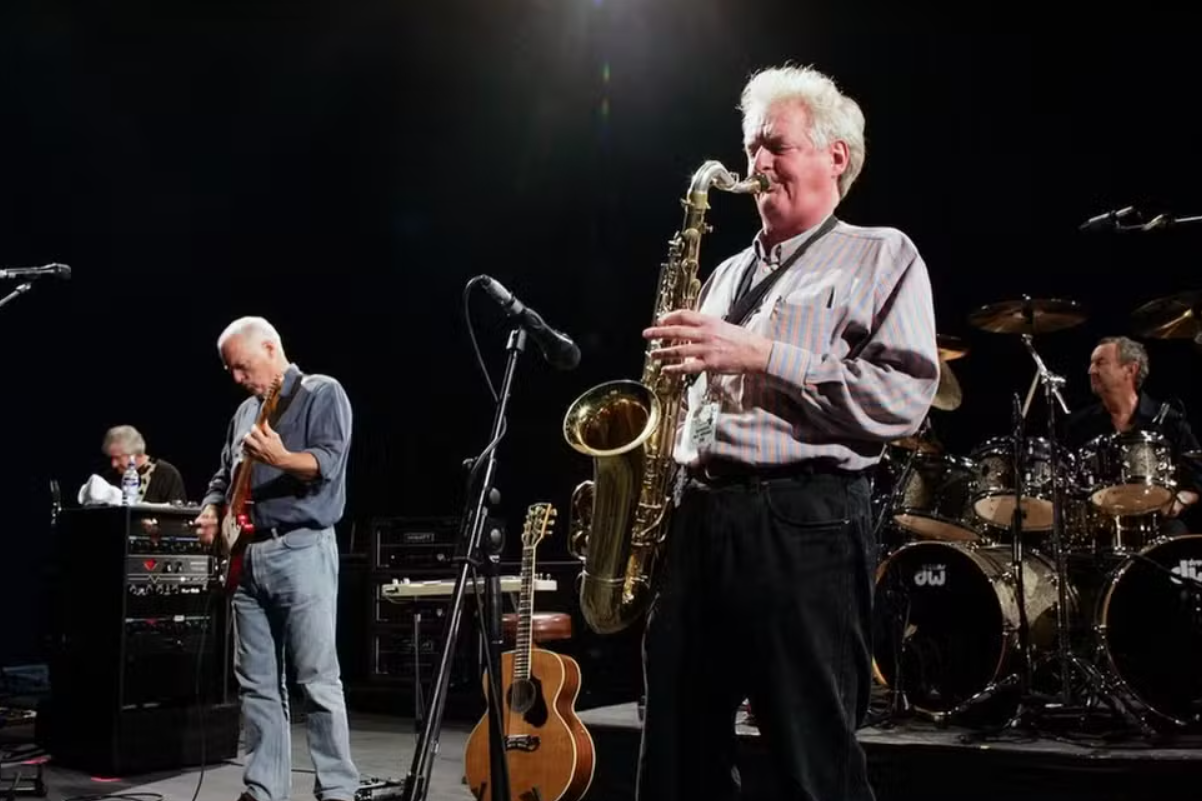 Saxofonista histórico do Pink Floyd, Dick Parry morre aos 83 anos