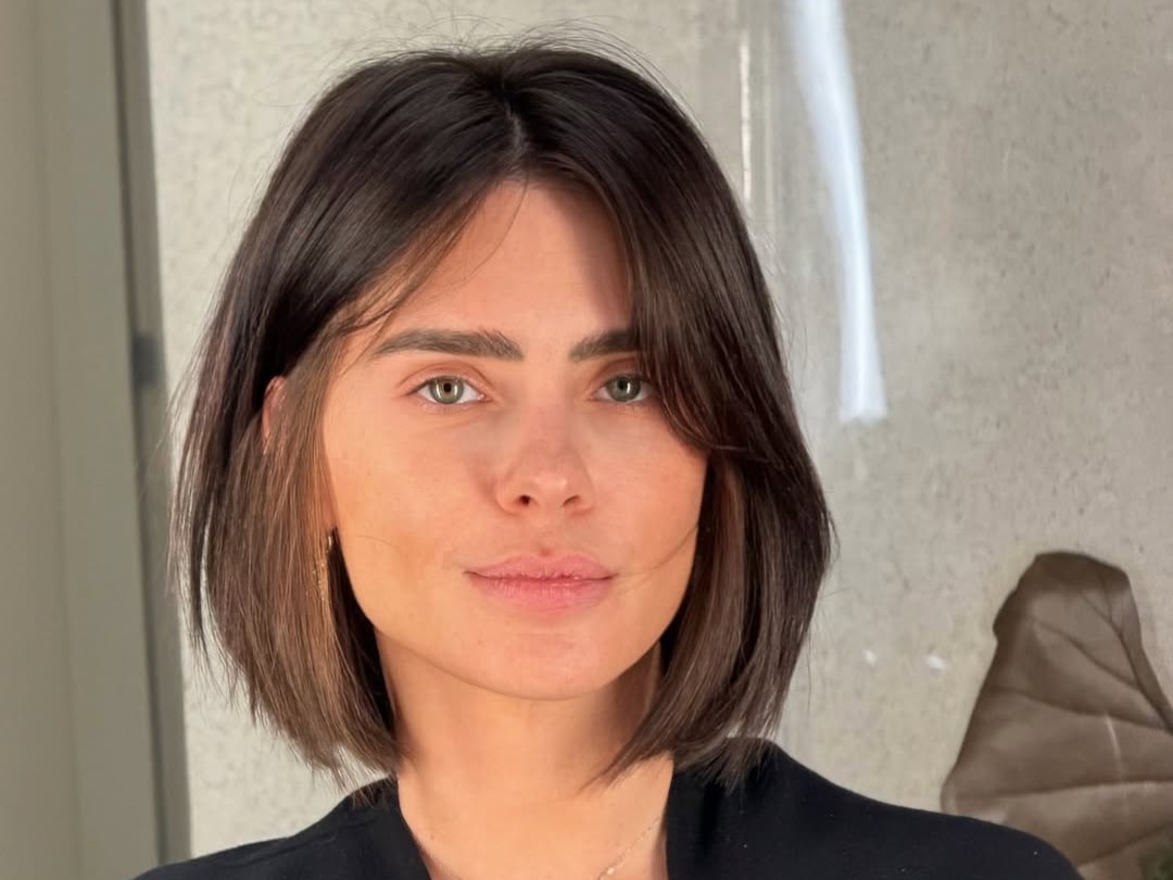 Carolina Dieckmmann surge com corte radical para viver a personagem Diná no filme “A Viagem”