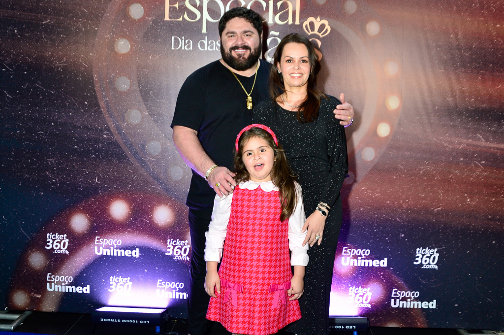 César Menotti Com A Mulher Theonila, E Sua Filha, Maitê