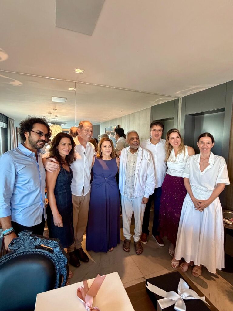Claudio Vale, Renata Vale, Iracema Vale, Gilberto Gil, Camilo Santana, Onelia Santana E Flora Gil