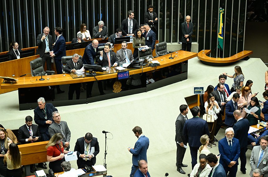 Congresso derruba vetos da LDO e amplia acesso de pequenos municípios a recursos federais