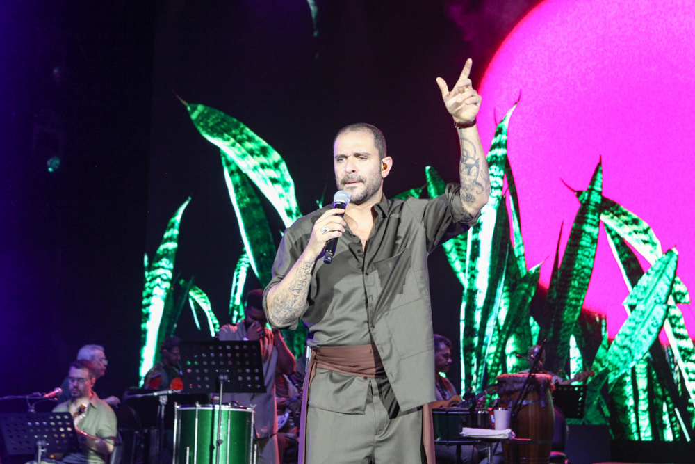 No balanço do “Infinito Samba”, Diogo Nogueira toma conta do Iate Clube de Fortaleza