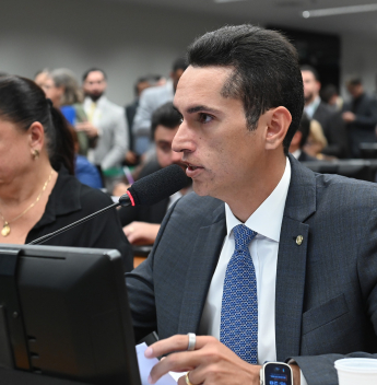 Relator, Domingos Neto defende PEC que amplia autonomia da Advocacia Pública