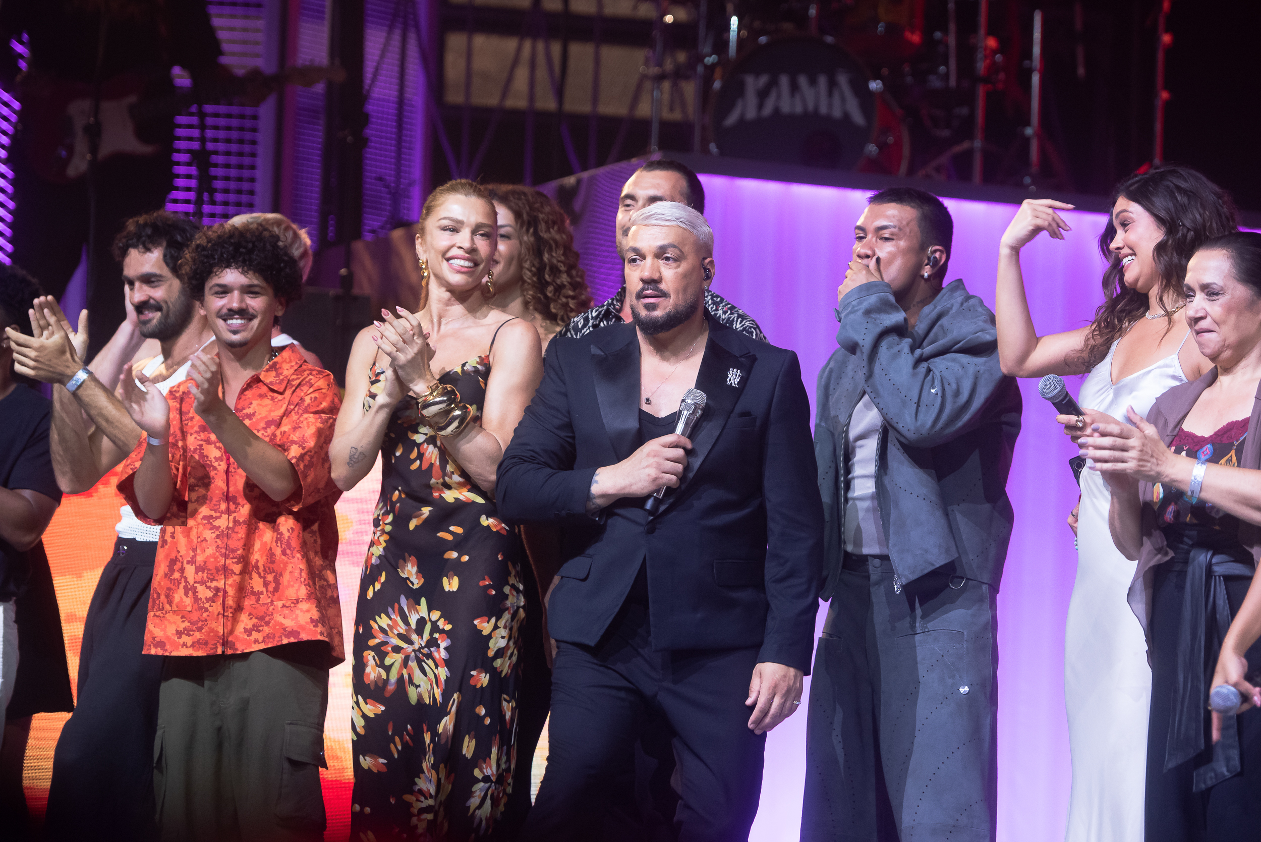 Turnê “Três Graças” leva elenco da novela para noite de shows no Rio