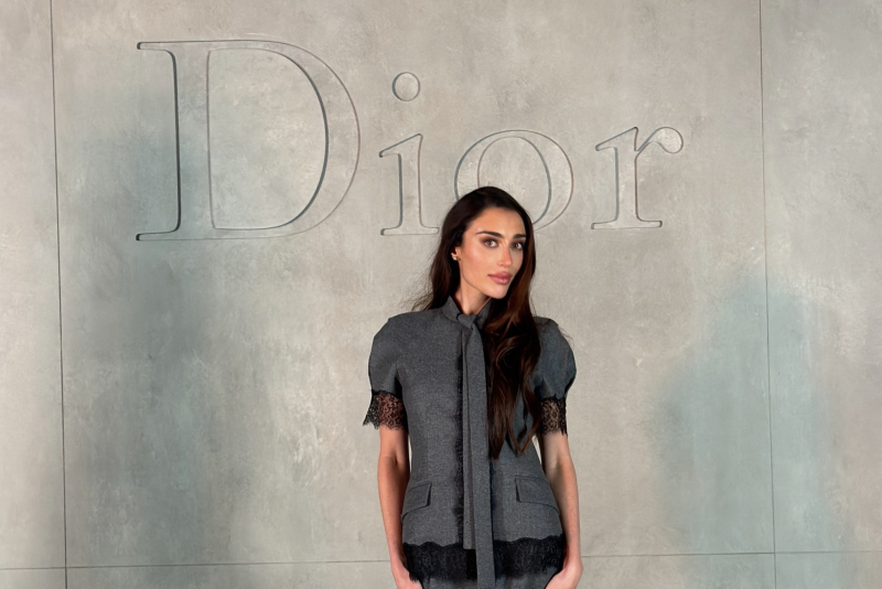 Elisa Zarzur acompanha estreia de Jonathan Anderson na Dior Cruise 2027 em Los Angeles