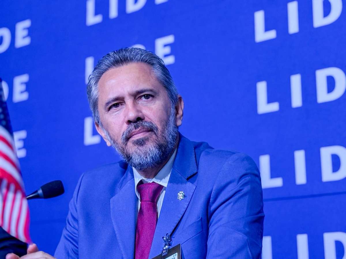 Entre IA e energia renovável, Elmano reforça Ceará como aposta estratégica do Brasil