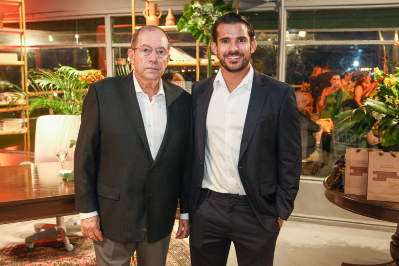 Encontro de gerações - Ênio Silveira e filho revisitam história na educação em noite de autógrafos no Iate Clube