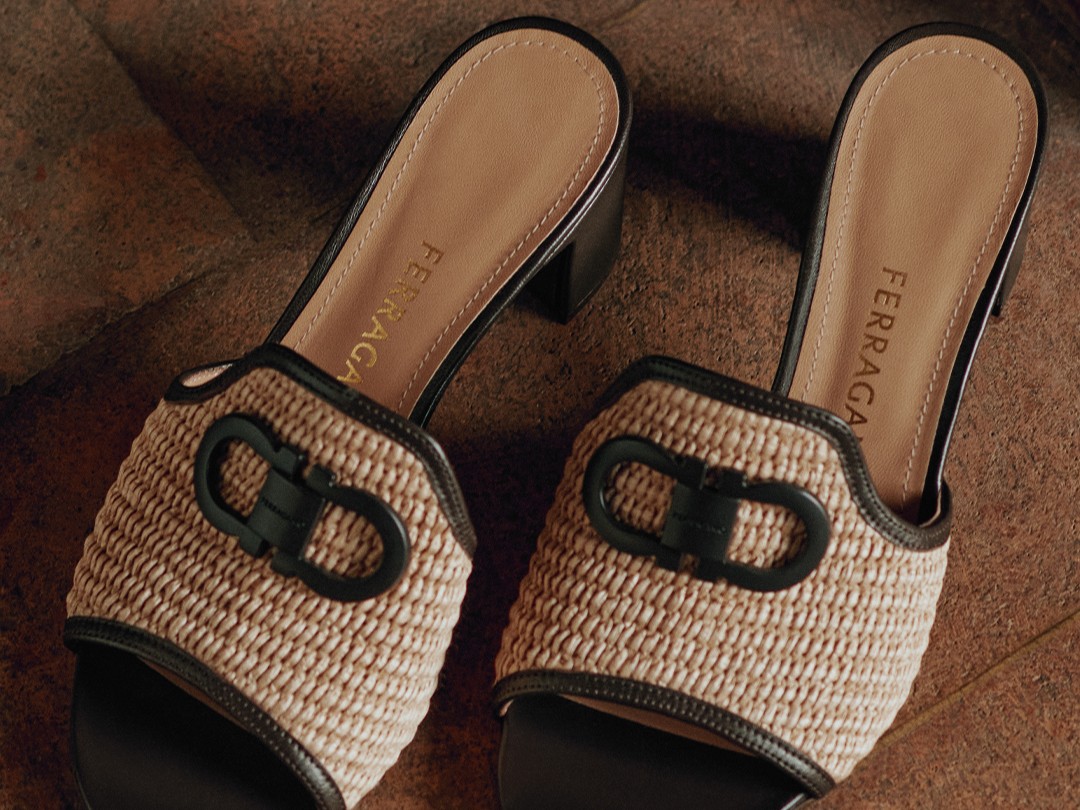 Ferragamo lança coleção Resort 2026 de acessórios inspirada nas paisagens do Mediterrâneo