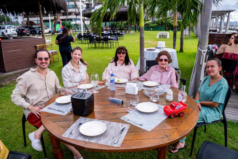 Experiência à beira-mar - Iate Clube de Fortaleza embalou o fim de semana em clima descontraído e trilha brasileira