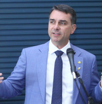 Áudio com Vorcaro impõe desgaste político a Flávio Bolsonaro e reabre disputa na direita