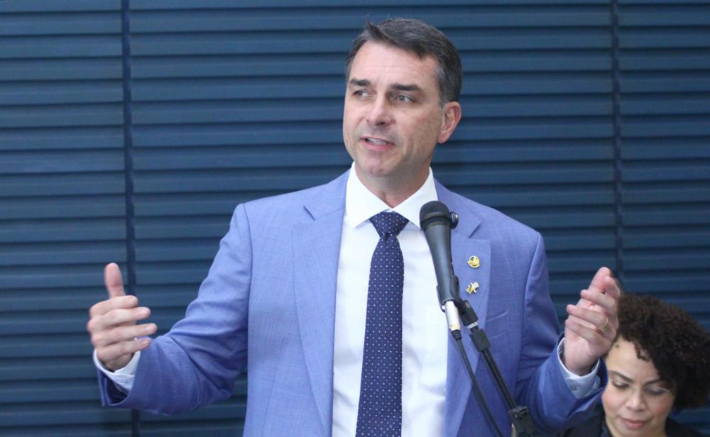 Áudio com Vorcaro impõe desgaste político a Flávio Bolsonaro e reabre disputa na direita