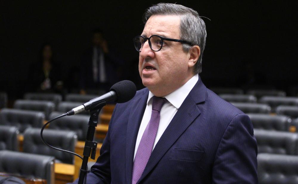 Setor elétrico brasileiro entra em nova fase de tensão sobre custo da transição energética