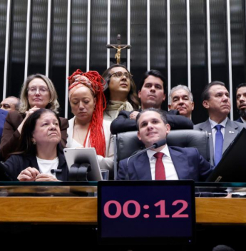 PEC da jornada passa na Câmara e leva debate sobre trabalho ao centro da agenda nacional
