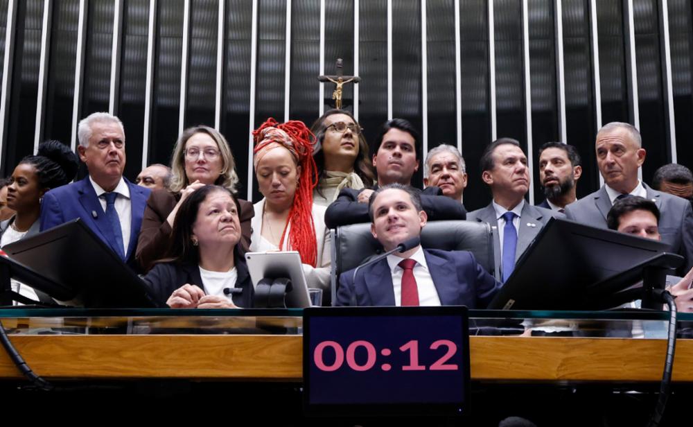 PEC da jornada passa na Câmara e leva debate sobre trabalho ao centro da agenda nacional