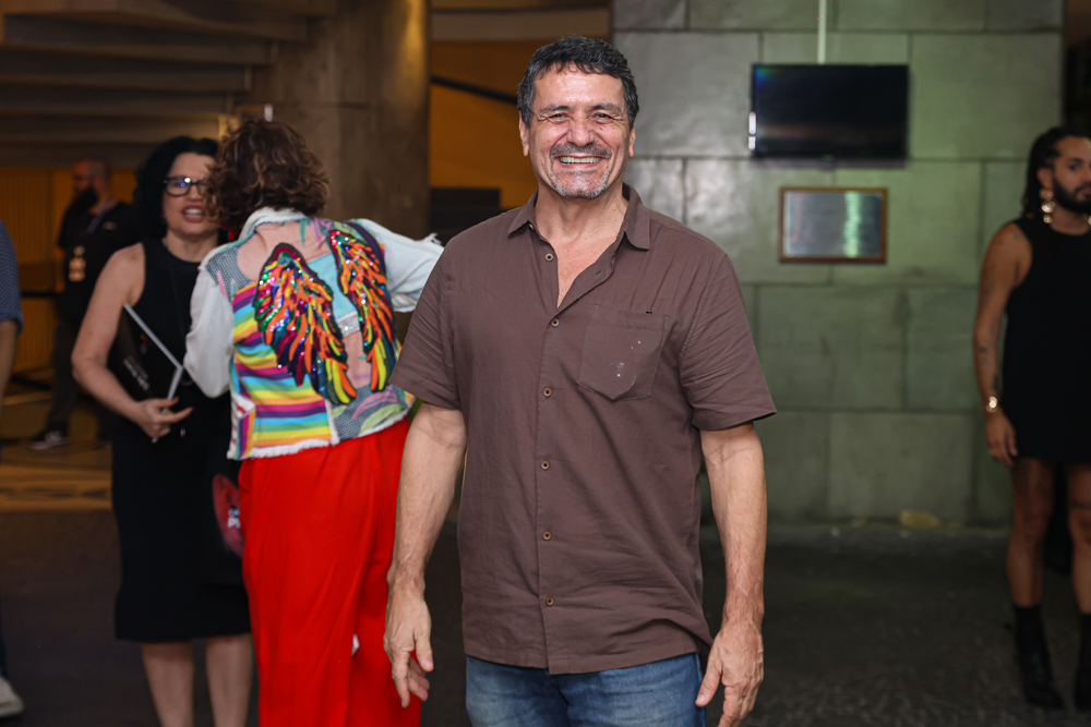 Estreia "o Funcionário Que Pede Para Não Ser Identificado"