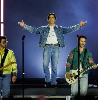 Jonas Brothers lotam Allianz Parque e reacendem febre pop dos anos 2000