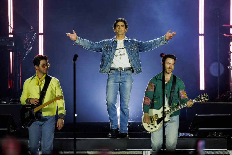 Jonas Brothers (2)