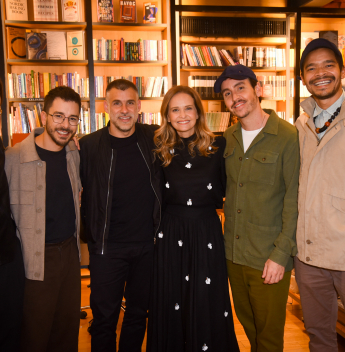 Raoni Carneiro lança livro “Por Onde Anda Sua Cabeça?” em São Paulo com presença de artistas