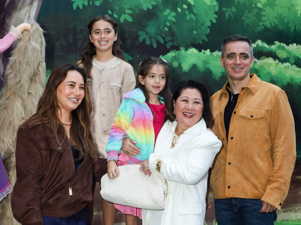 Karina Sato, Manu, Zoe, Kika Sato E Felipe Abreu