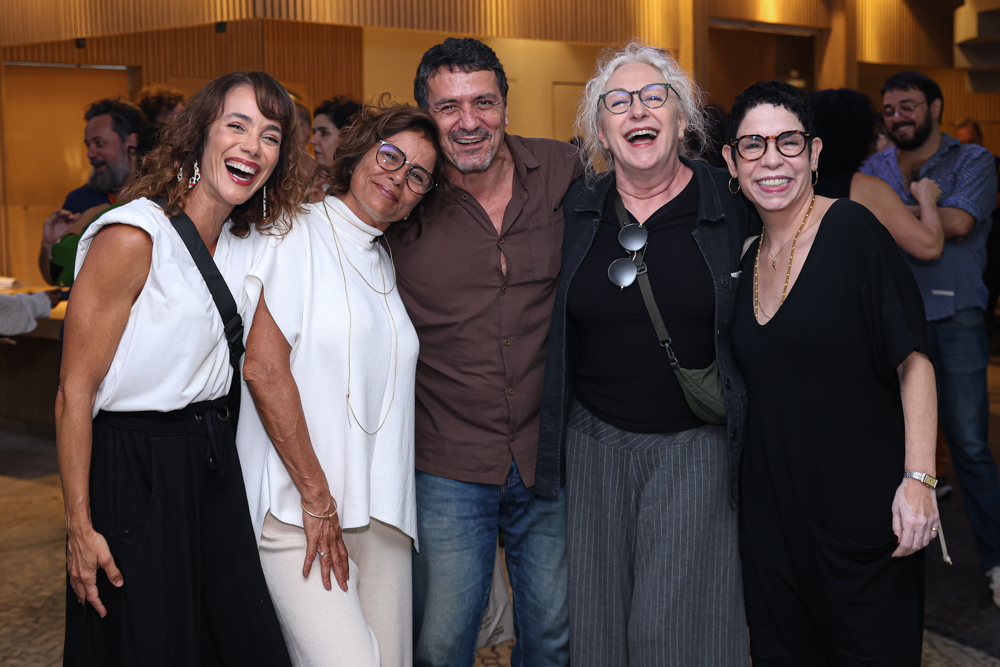 Estreia "o Funcionário Que Pede Para Não Ser Identificado"