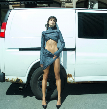Livia Nunes acompanha desfile Cruise 2027 da Gucci em Nova York com novo visual